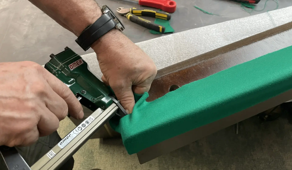 Перетяжка бильярдных столов